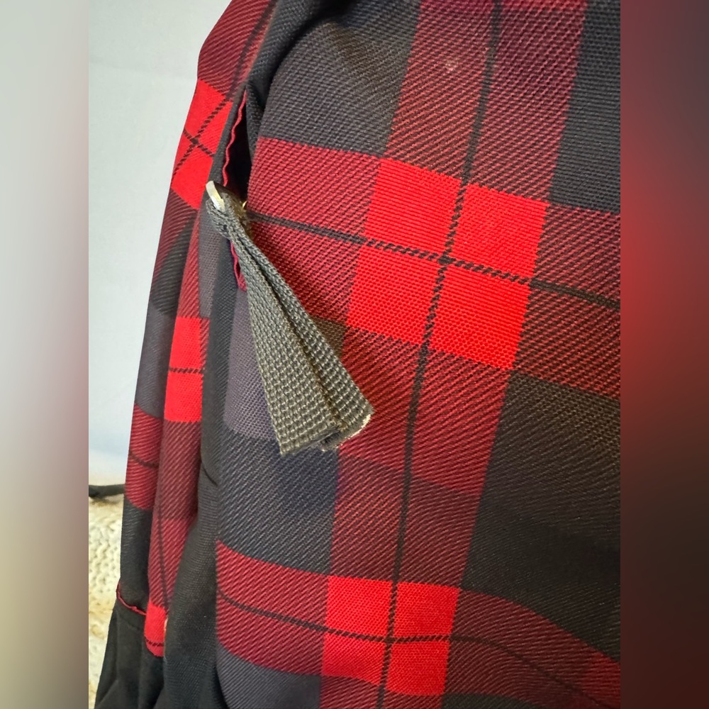 Jansport backpack like new red and black plaid w 2 main pockets + small front - Picture 3 of 11